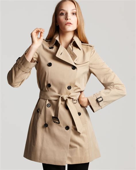 trench court burberry femme